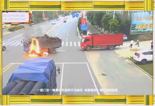 摩托车撞向卡车,要不是监控,都不知下一幕有多无助
