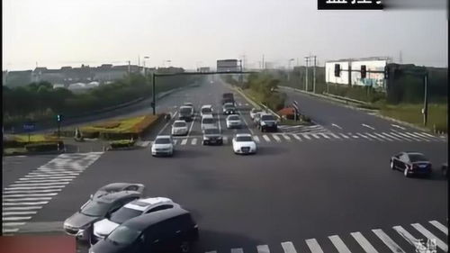 如果不看监控,谁能知道这4车相撞是怎么发生的