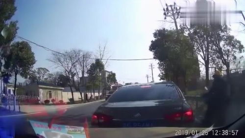 行车监控 又是三轮车,真是害人害己,害的我追尾前车
