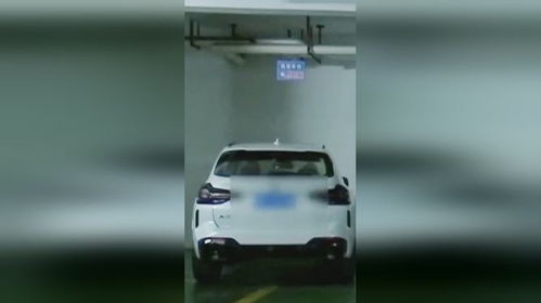 车主发现爱车不见一查监控无语了 小偷盗走备用钥匙 错峰 用车