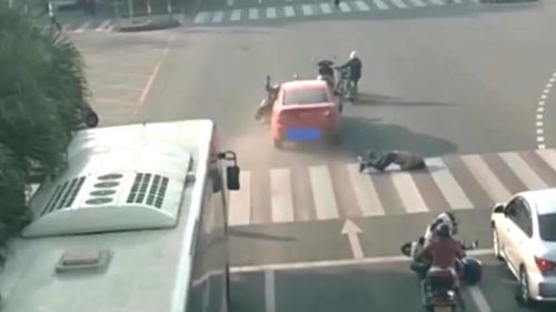 一车三命 监控记录下毛骨悚然的瞬间